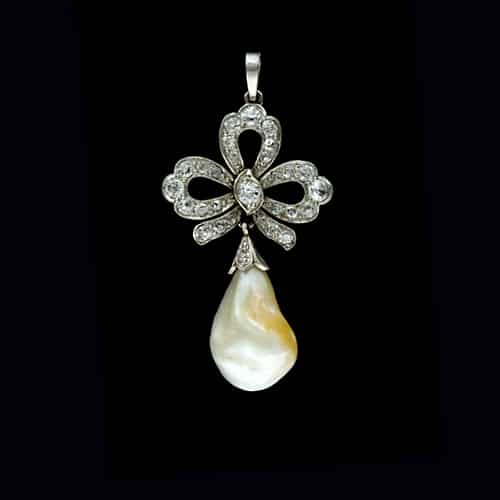 Bow Brooch with American Pearl Pendant.