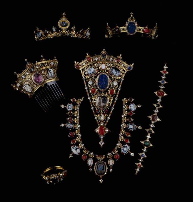 Devonshire Parure Incorporating Eighty-Eight Antique Gems from the Duke of Devonsires Collection, Attributed to Hancock c.1855.