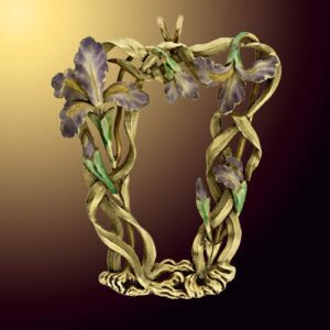 French Art Nouveau Iris Pendant in 18k Gold.