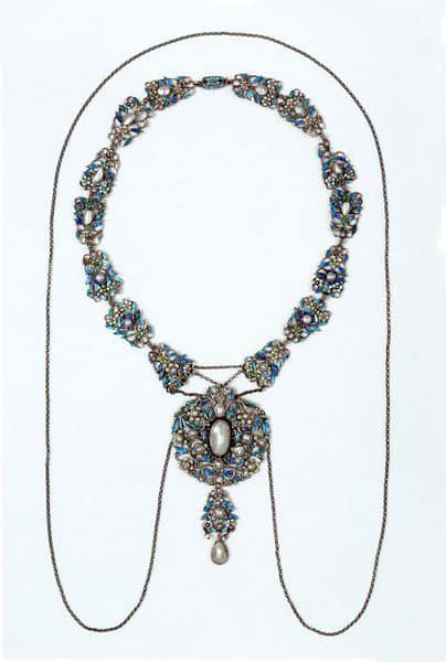 Arts & Crafts Necklace by Georgie and Arthur Gaskin, c.1910.