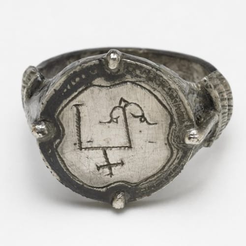 Medieval Signet Ring c.1230 © The Trustees of the British Museum.