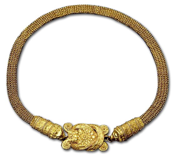 Golden Band with Reef Knot. The Chain is Ending with Rich Decorated Lion Heads.