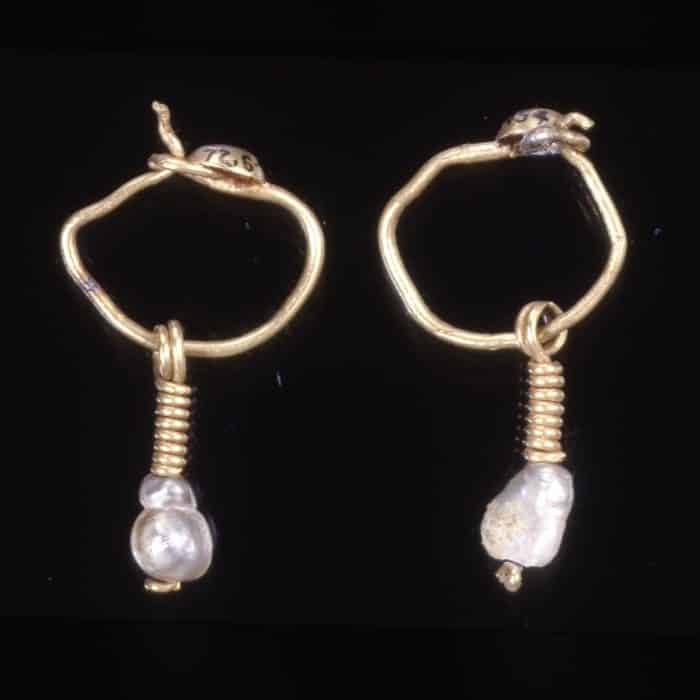 . Earings 1980's pierced Goldtone in a circle shape adorned with small silver faceted metal discs gives a diamonte effect