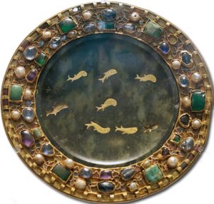 Serpentine Paten with Gold Inlay Surrounded by Gems in Gold 1st Century BC. In the Collection of the Louvre, Paris.