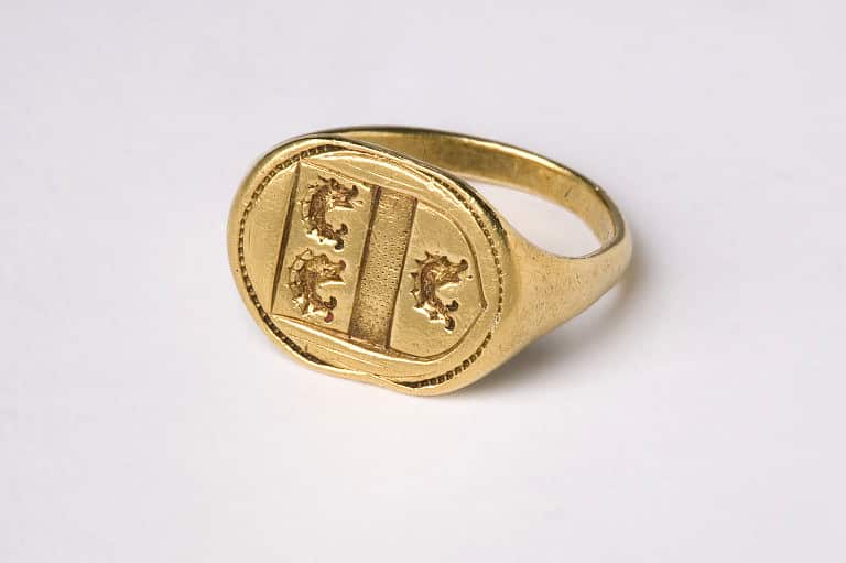 Heraldic Signet Ring c.1500-1600. Victoria & Albert Museum Collection.