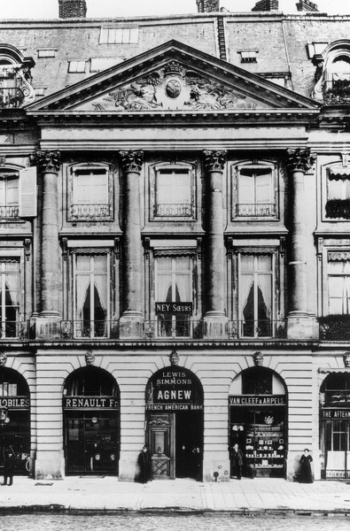 Van Cleef & Arpels 22 Place Vendome c.1906. Photo Courtesy of Christie's.