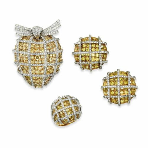 Wrapped Heart Brooch with Colored Diamonds, Verdura. Photo Courtesy of Christie's.