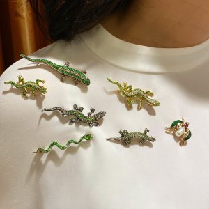 A Plethora of Gemmy Reptiles & a Brave Winged Friend.