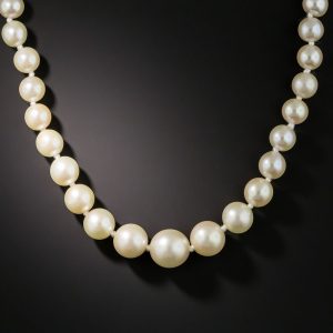 Graduated Cultured Pearl Necklace.