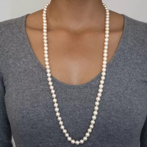 Model Wearing Pearls Lang Blog