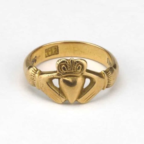 Gold Claddagh Ring c.1784. © The Trustees of the British Museum.