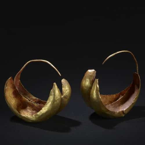 Double Boat Shaped Earrings c.2600-2000 B.C., Ur. © The Trustees of the British Museum.